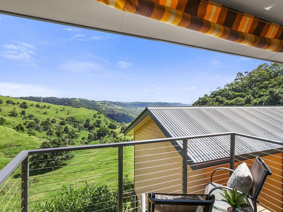 romantic accommodation Maleny luxury cabin with view