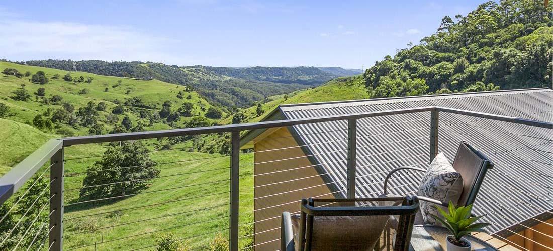 maleny romantic cabin accommodation view